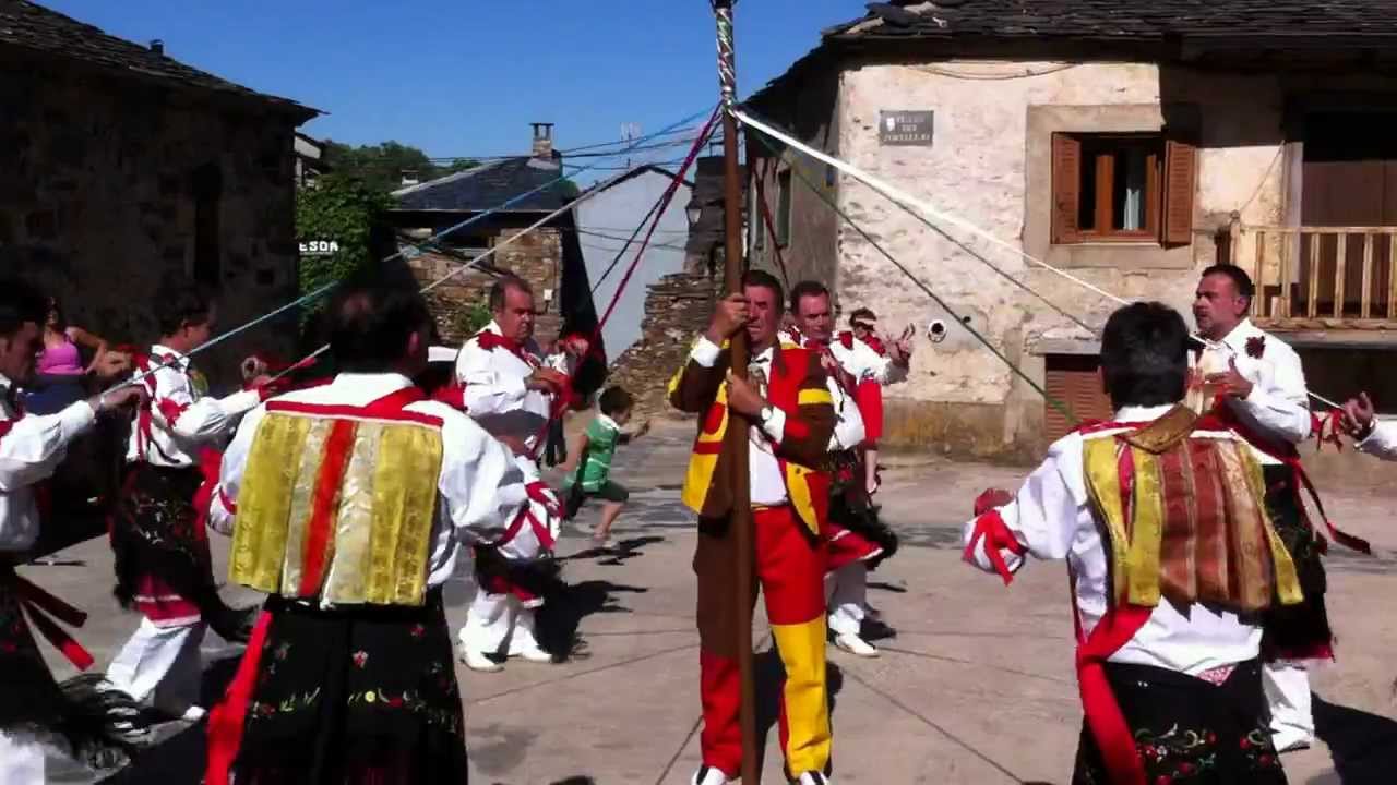 Danzas de la Octava del Corpus de Valverde den los Arroyos,Guadalajara – 5 de Junio del 2016.